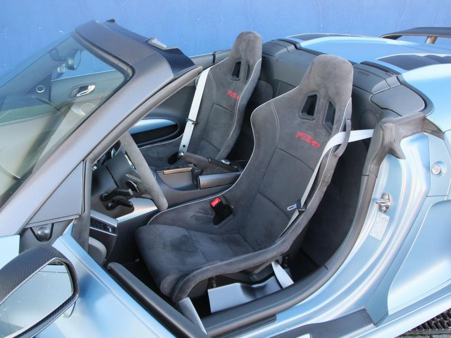 Интерьер Audi R8 GT Spyder 2011 года  (EU) (фото 24 из 31)